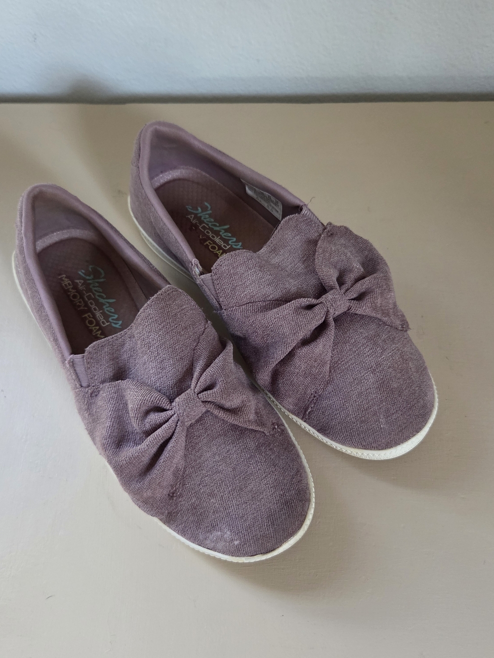 Skechers Madison Ave My Town Slip On Sneakers Memory Foam Bow Mauve Womens sz 6